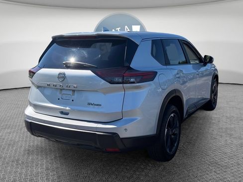 Used 2024 Nissan Rogue SV AWD/4WD image 3