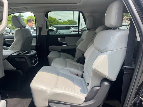 Used 2025 Ford Expedition Max Platinum AWD/4WD image 12