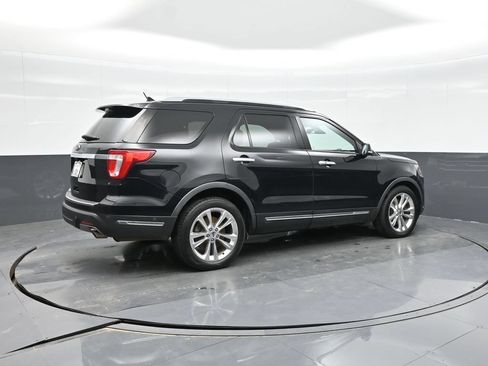 Used 2018 Ford Explorer Limited w/ Equipment Group 301A FWD image 7