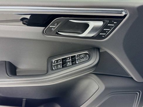 Certified 2025 Porsche Macan T image 11