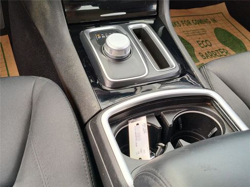 Used 2023 Chrysler 300 Touring w/ Sport Appearance Package image 17