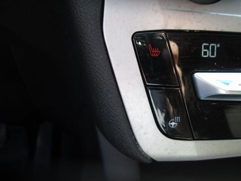 Used 2020 Ford Explorer XLT w/ Equipment Group 202A AWD/4WD image 19
