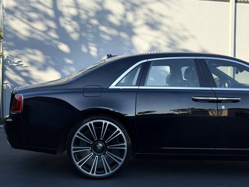 Used 2014 Rolls-Royce Ghost RWD image 12