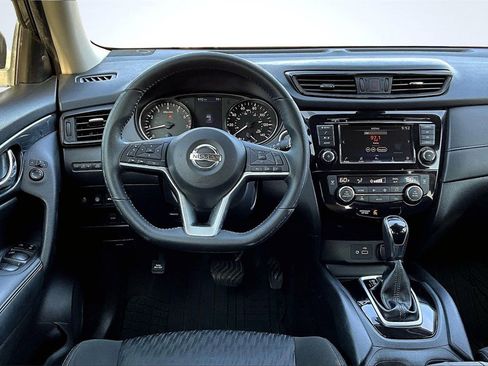 Used 2019 Nissan Rogue SV image 5