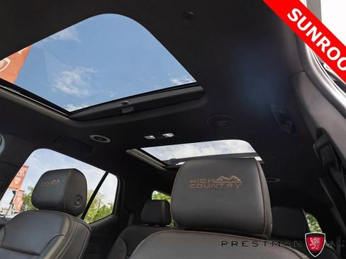Used 2022 Chevrolet Traverse High Country w/ LPO, Floor Liner Package AWD/4WD image 5