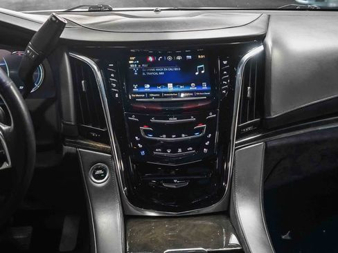 Used 2018 Cadillac Escalade ESV Platinum AWD/4WD image 13