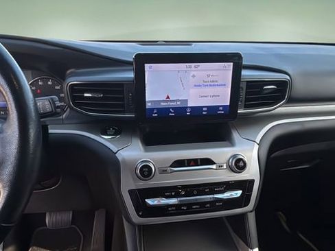 Used 2021 Ford Explorer XLT w/ Equipment Group 202A image 10