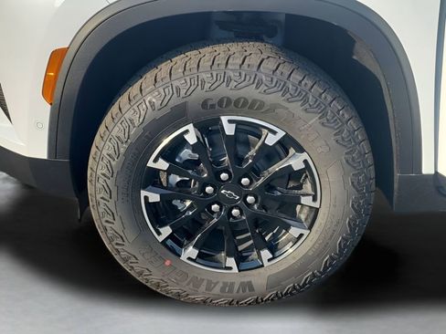 New 2026 Chevrolet Traverse Z71 w/ Enhanced Driving Package AWD/4WD image 17