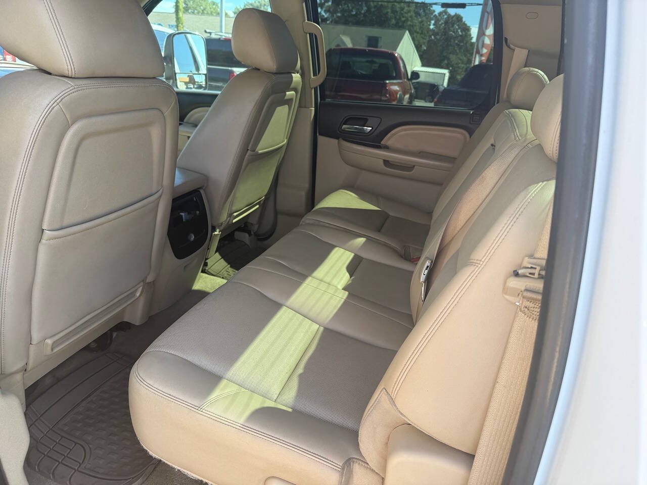 Used 2012 GMC Sierra 2500 Denali w/ Suspension Package, Off-Road AWD/4WD image 10