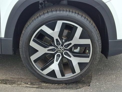 Certified 2023 Volkswagen Taos SEL AWD/4WD image 8