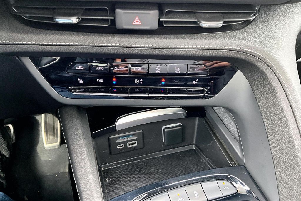Used 2022 Buick Envision Essence w/ Technology Package I FWD image 15