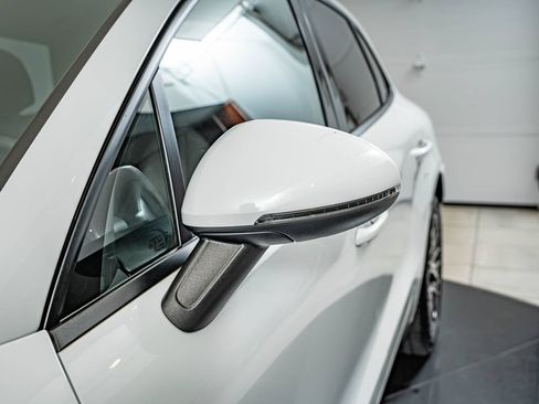Used 2018 Porsche Macan AWD/4WD image 12