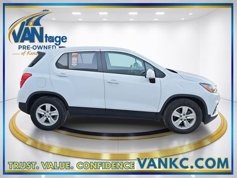 Used 2020 Chevrolet Trax LS w/ Tint and Cruise Package image 5