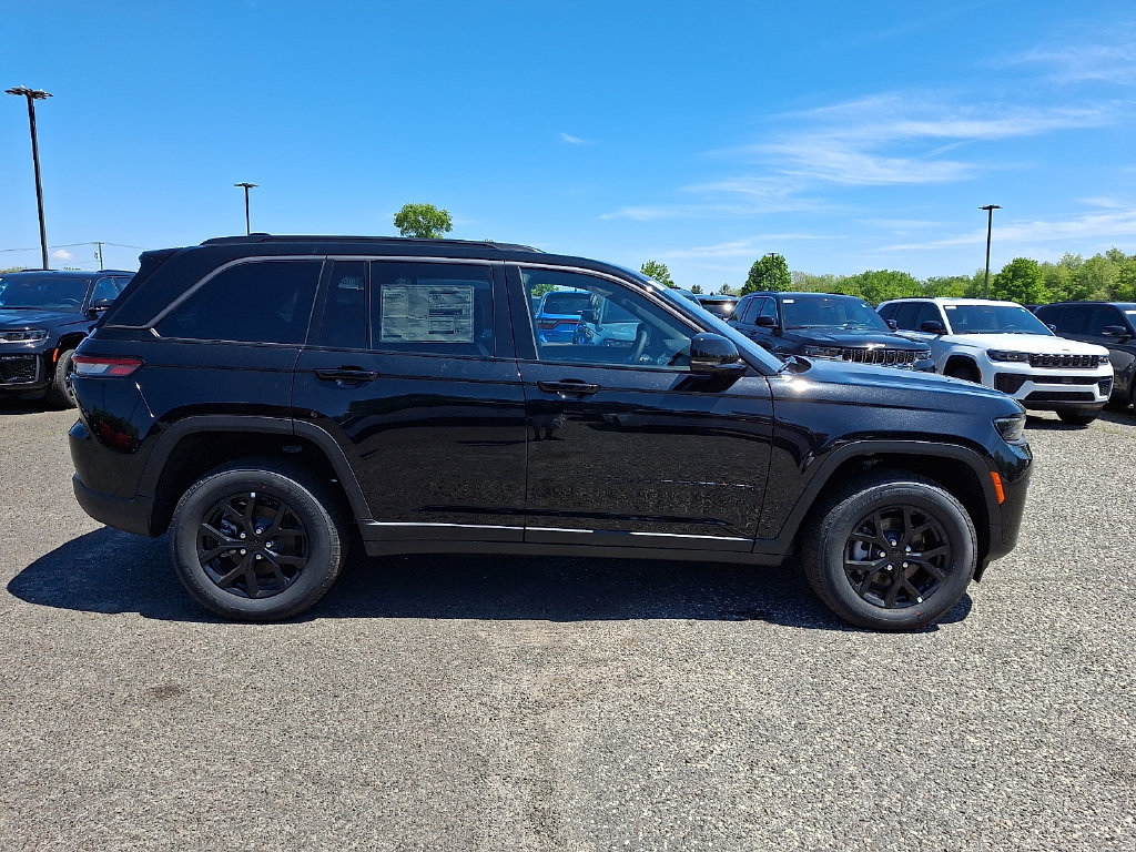 New 2026 Jeep Grand Cherokee Altitude AWD/4WD image 9