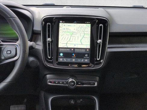 Certified 2023 Volvo C40 Recharge Core image 15