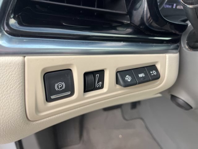 Used 2023 Cadillac XT6 Premium Luxury w/ Technology Package AWD/4WD image 16