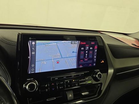 Used 2021 Toyota Highlander Limited FWD image 18