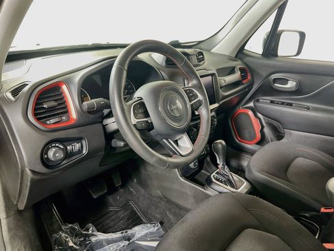 Used 2023 Jeep Renegade Trailhawk AWD/4WD image 9
