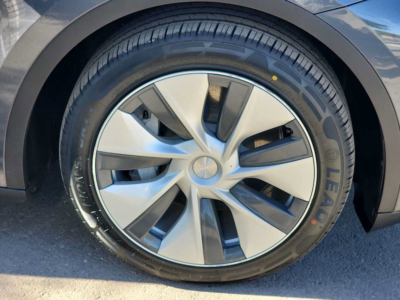 Used 2023 Tesla Model Y Long Range AWD/4WD image 21