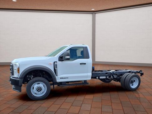 New 2025 Ford F550 4x4 Regular Cab Super Duty image 5