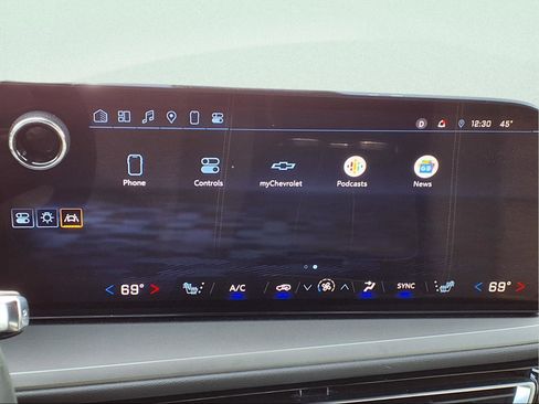 Used 2024 Chevrolet Traverse LT image 24