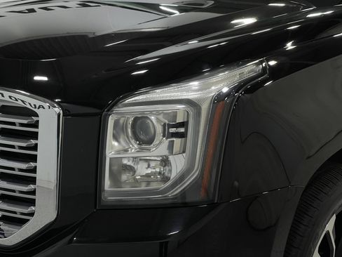 Used 2020 GMC Yukon Denali w/ Denali Premium Package AWD/4WD image 32