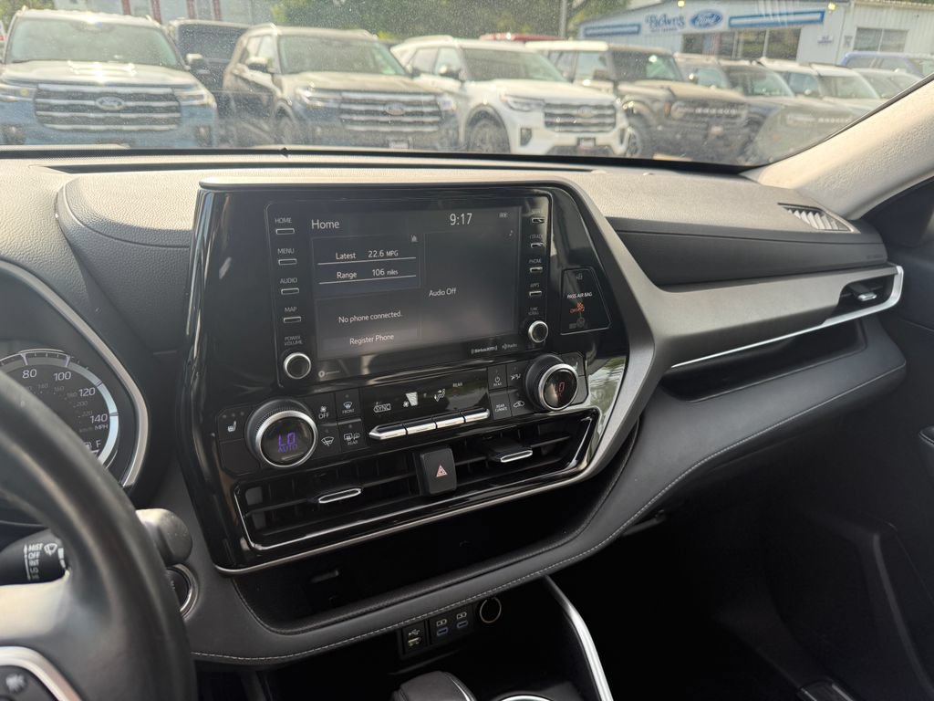 Used 2022 Toyota Highlander XLE AWD/4WD image 33