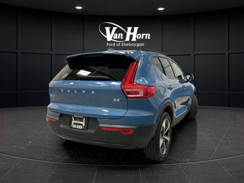 Used 2024 Volvo XC40 B5 Core w/ Protection Package Premier AWD/4WD image 7
