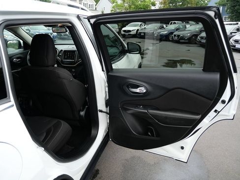 Used 2016 Jeep Cherokee Latitude w/ Safety/Convenience Group AWD/4WD image 34