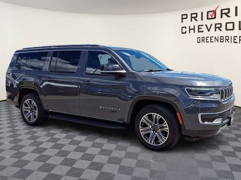 Used 2024 Jeep Wagoneer L Series II w/ Flexible Seating Group AWD/4WD image 2