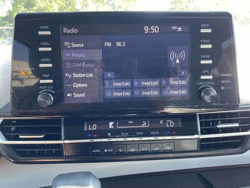Used 2021 Toyota Sienna LE FWD image 31