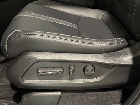 New 2025 Honda Pilot Touring image 28