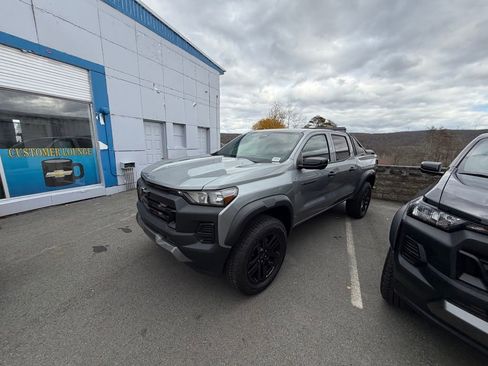 New 2025 Chevrolet Colorado Trail Boss w/ Midnight Edition image 2