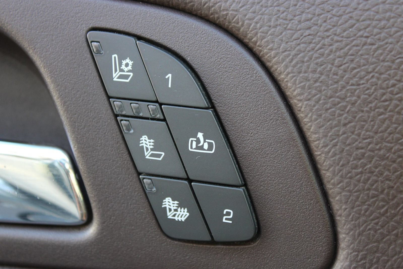 Used 2013 GMC Yukon Denali AWD/4WD image 17
