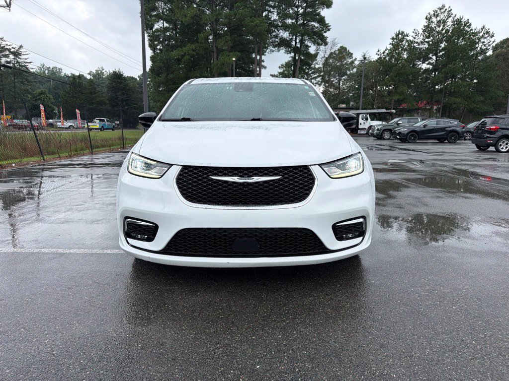 Used 2025 Chrysler Pacifica Select FWD image 3