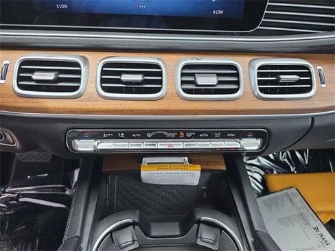 Used 2025 Mercedes-Benz GLS 450 4MATIC image 32
