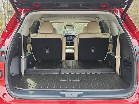 Used 2021 Toyota Highlander XLE image 30