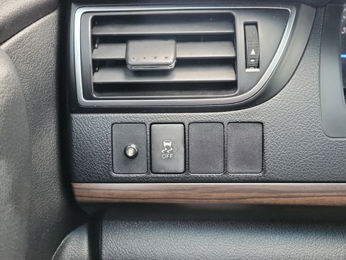 Used 2015 Toyota Camry LE image 23