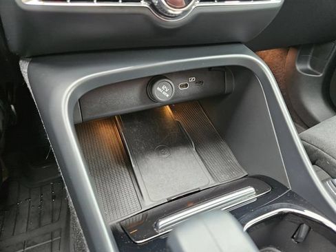 Certified 2023 Volvo C40 P8 Recharge Plus w/ Protection Package Premier AWD/4WD image 28