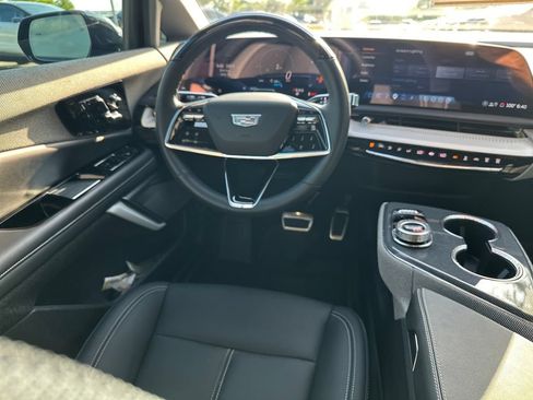 Certified 2025 Cadillac Optiq Sport 1 w/ LPO, Floor Liner Package AWD/4WD image 34