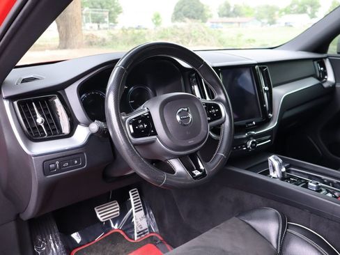 Used 2018 Volvo XC60 T8 R-Design w/ Convenience Package AWD/4WD image 15