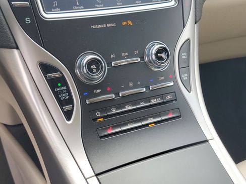 Used 2020 Lincoln Nautilus Premier w/ Equipment Group 101A image 18