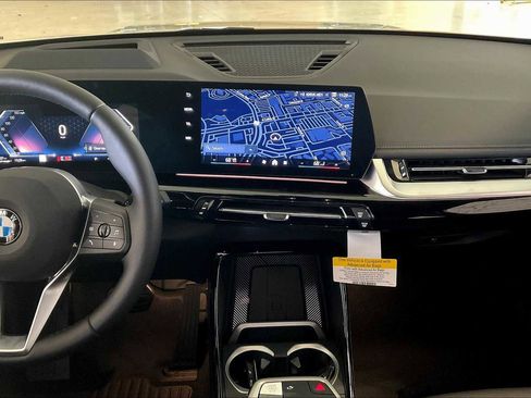 Used 2025 BMW X1 xDrive28i w/ Technology Package image 6