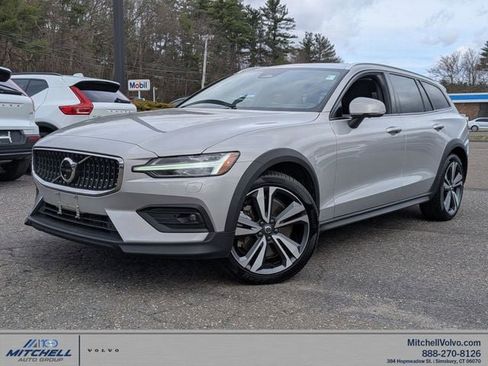 Certified 2025 Volvo V60 B5 Cross Country Plus image 1