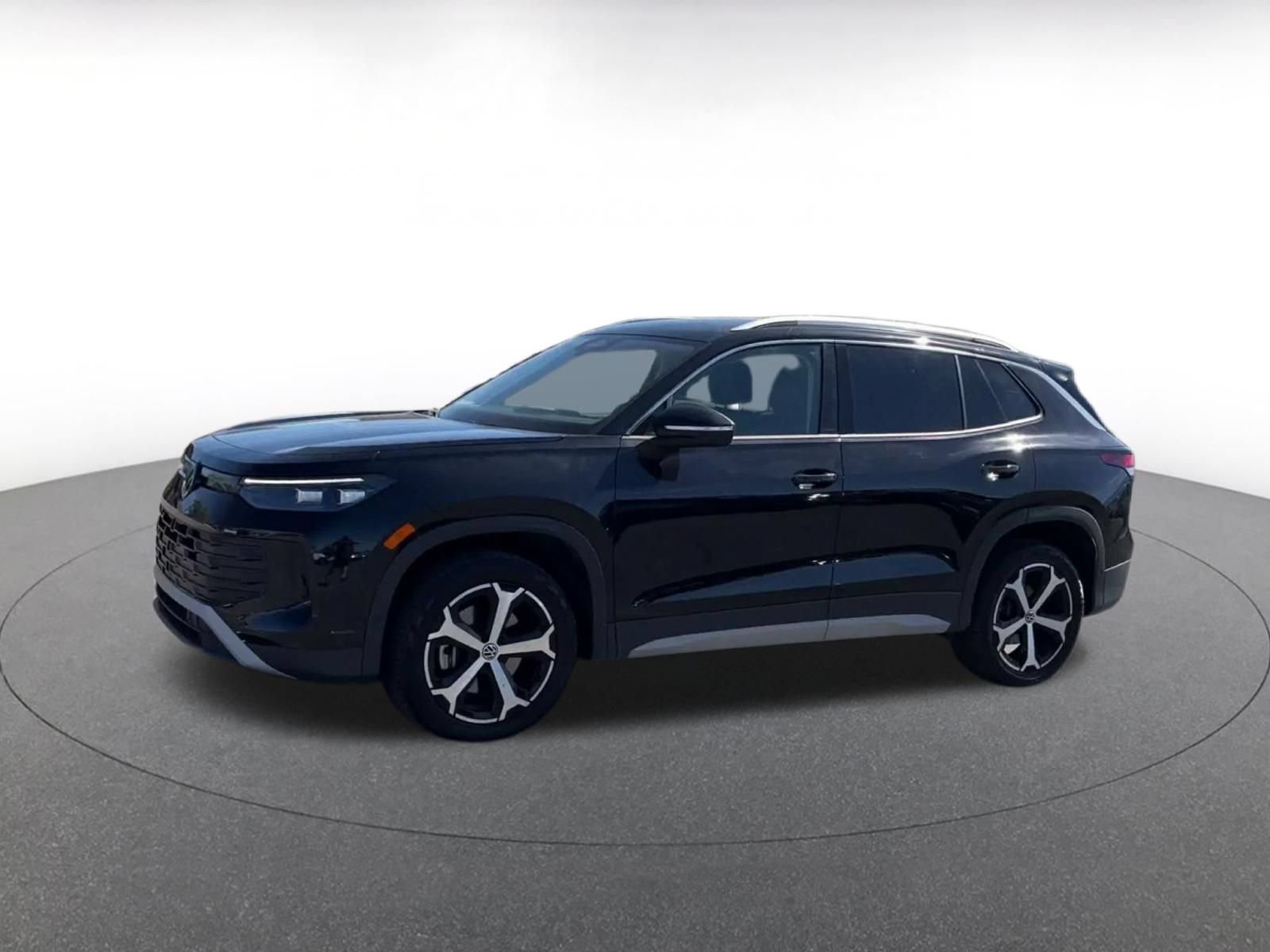 Used 2026 Volkswagen Tiguan SE AWD/4WD image 7