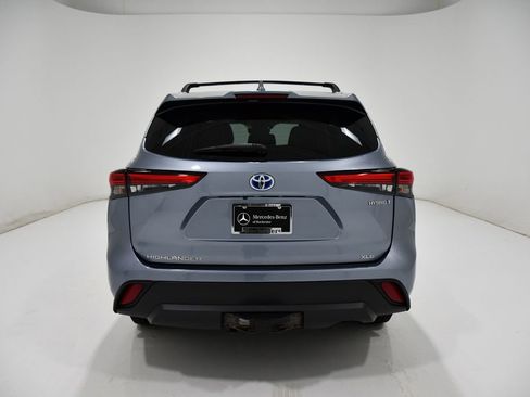 Used 2020 Toyota Highlander XLE image 4