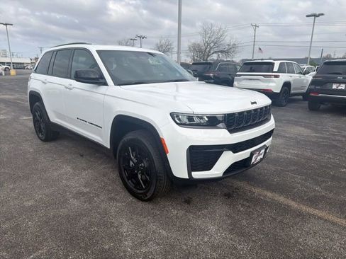 New 2026 Jeep Grand Cherokee Altitude AWD/4WD image 2
