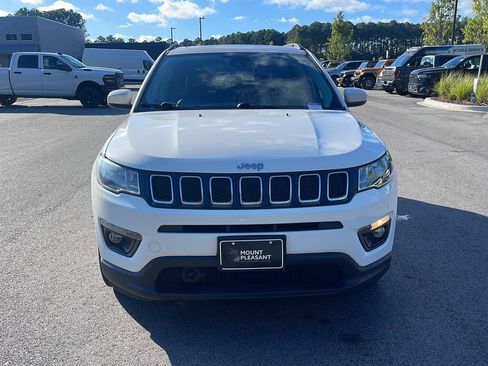 Used 2021 Jeep Compass Latitude w/ Sun and Sound Group FWD image 2