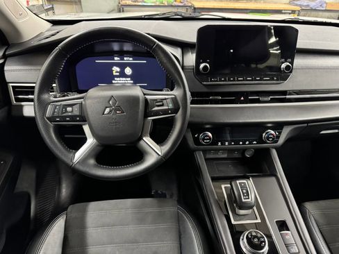 Used 2024 Mitsubishi Outlander SE image 18