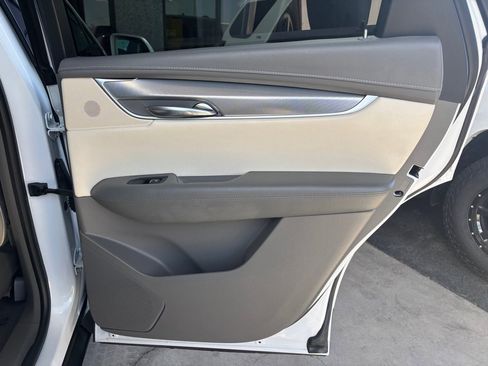 Used 2017 Cadillac XT5 Luxury w/ Driver Awareness Package FWD image 37